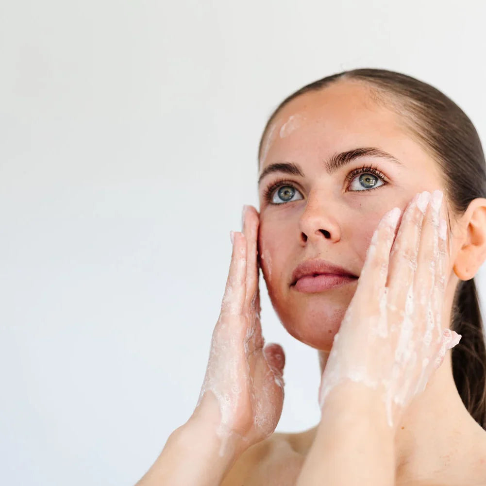 SKINFORMULAS PURYFYING SALICILIC CLEANSER - PRAUSIKLIS SU SALICILO RŪGŠTIMI IR PREBIOTIKAIS 100 ml. - SKINBIO.lt