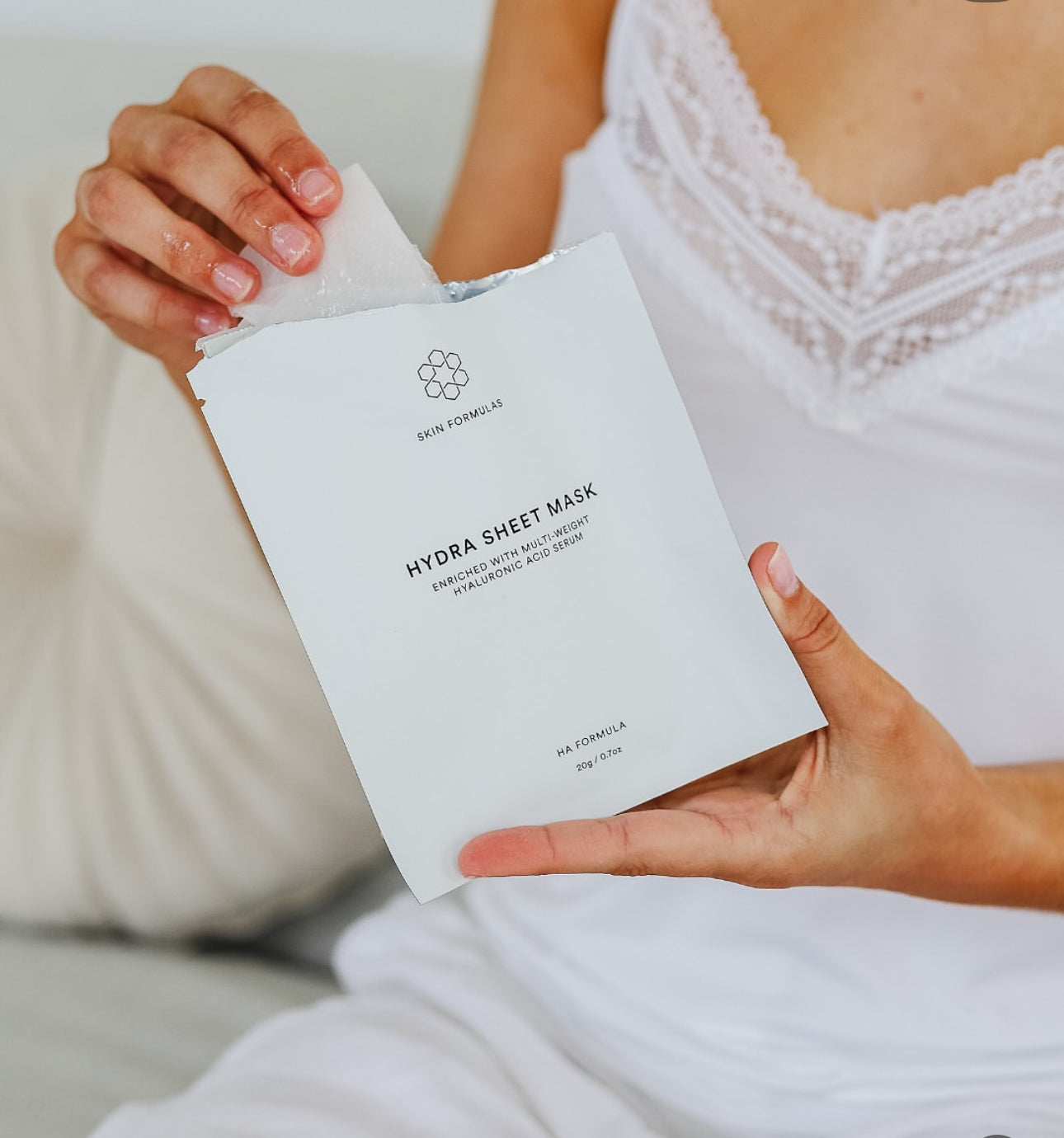 SKINFORMULAS HYDRA  SHEET MASK - LAKŠTINĖ VEIDO KAUKĖ SU AMINO IR HIALURONO RŪGŠTIMIS 1 VNT. - SKINBIO.lt